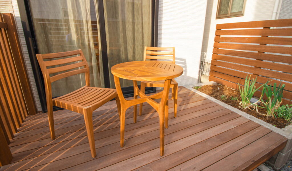 ウリンのデッキと目隠しボーダーフェンス