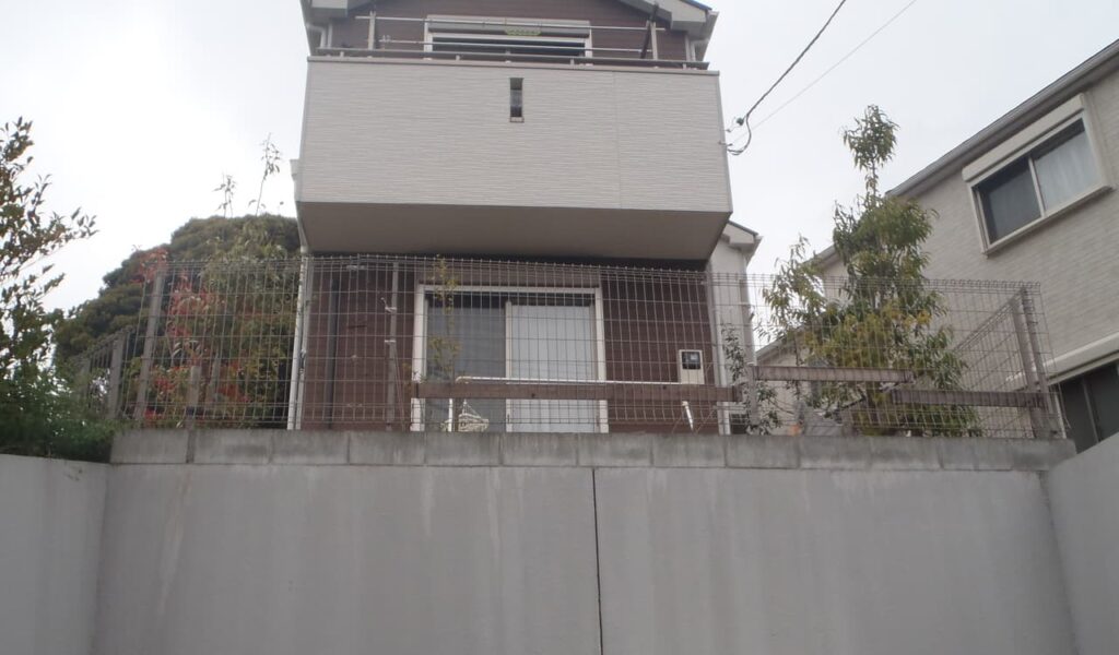 自然を活かしたウッドデッキの施工事例