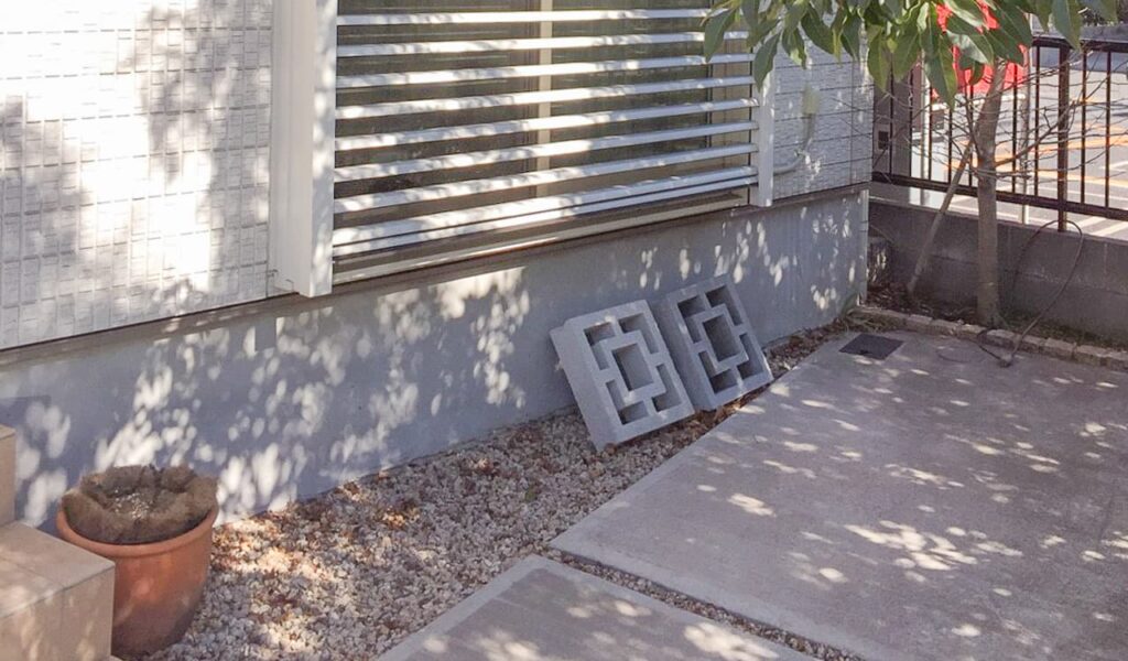 珊瑚石と化粧ブロックのカルフォルニア風外構リフォーム