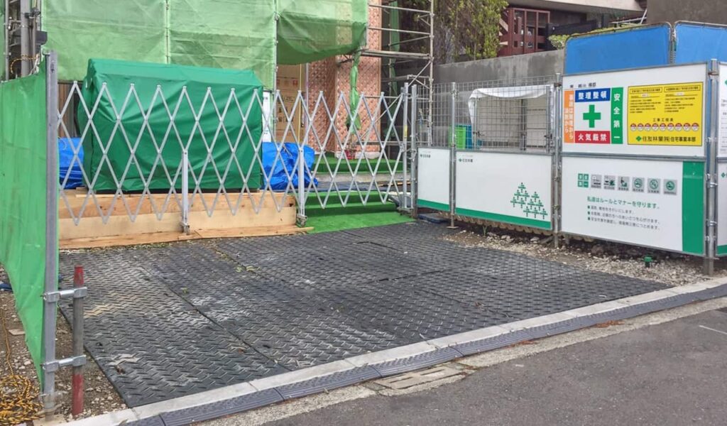 シンプル＆機能的なウッドデッキの新築施工事例