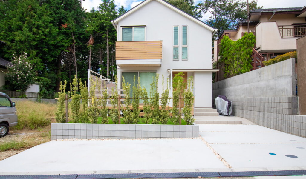 シンプル＆機能的なウッドデッキの新築施工事例