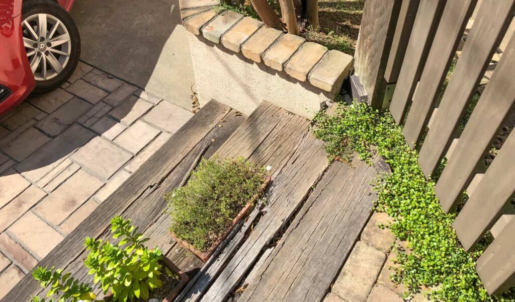 枕木風コンクリートのファサードリフォーム