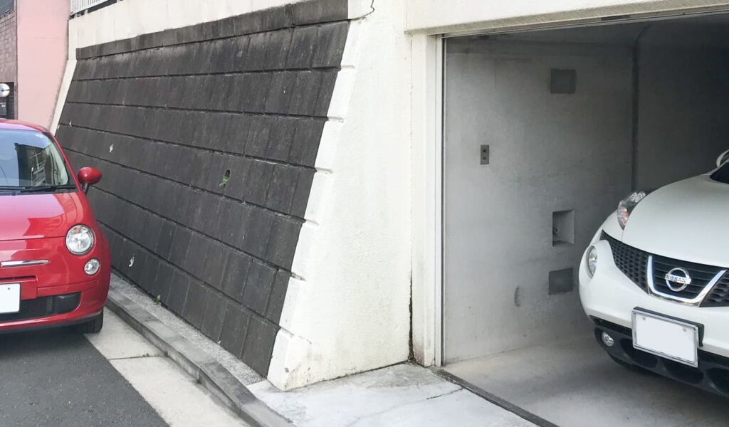 静寂と高級感漂う自然石活用の外構リフォーム例