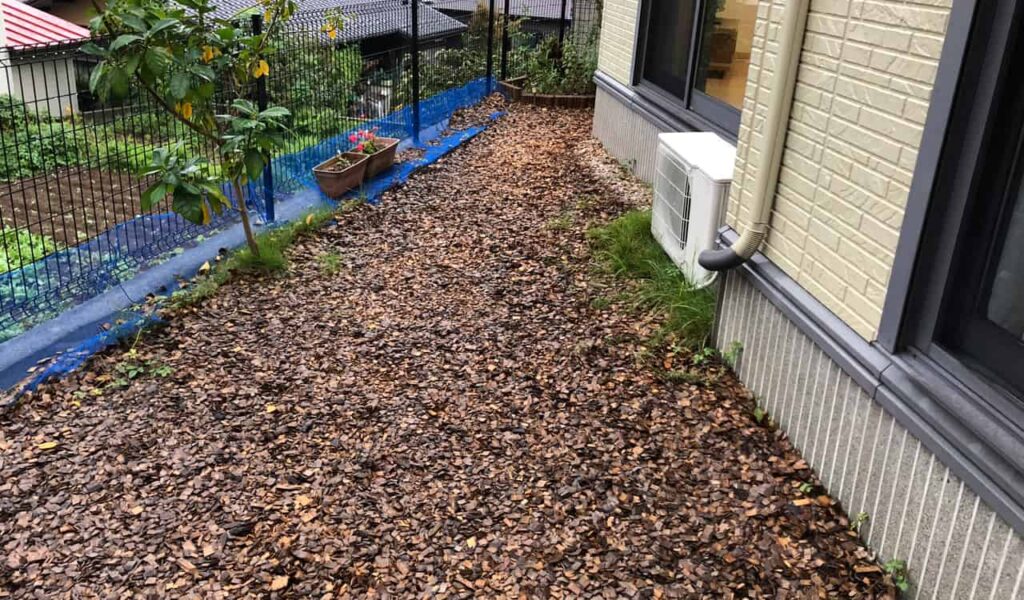 自然と調和するウッドデッキ＆ガーデンルームの外構リフォーム