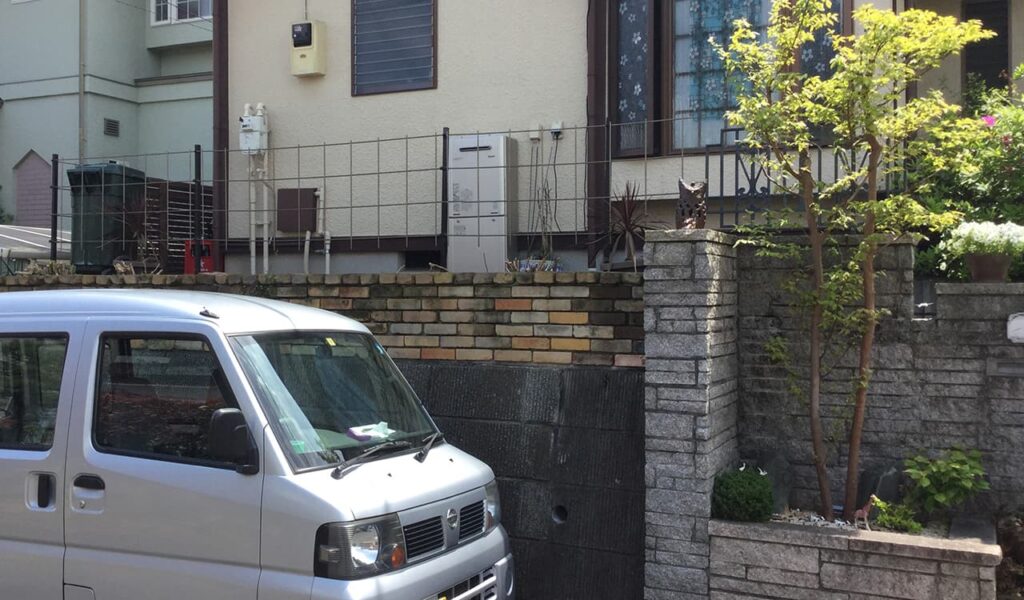 既存の雰囲気に合わせた目隠し塀