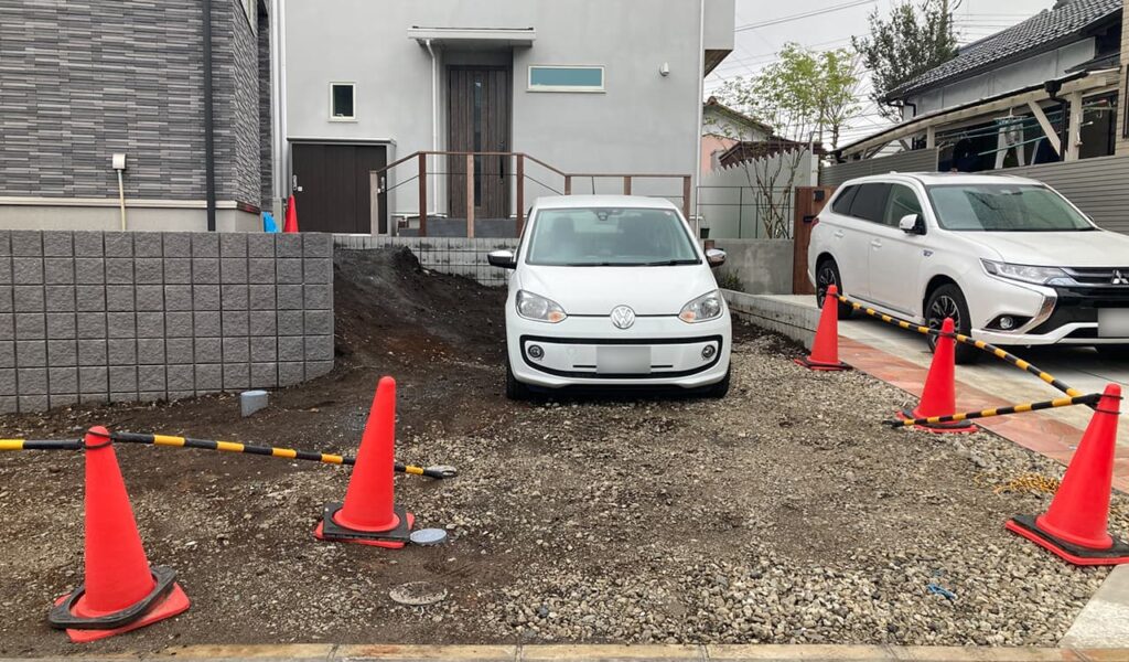 直線で魅せるスタイリッシュな新築外構