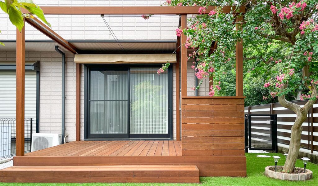 野良猫防止と手間いらずのウッドデッキ外構リフォーム