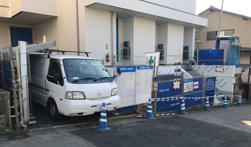 Mシェードと木調フェンスで統一感を演出した新築外構デザイン