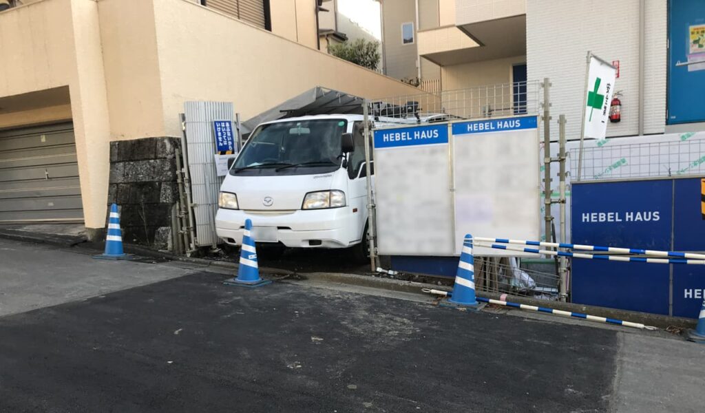 Mシェードと木調フェンスで統一感を演出した新築外構デザイン