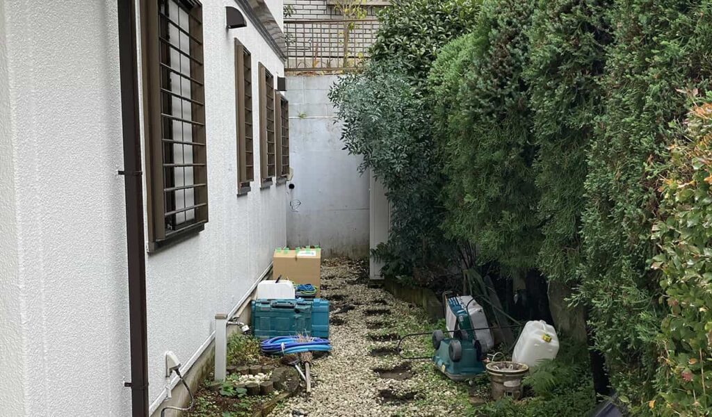 高級感のあるタイル張りアプローチ