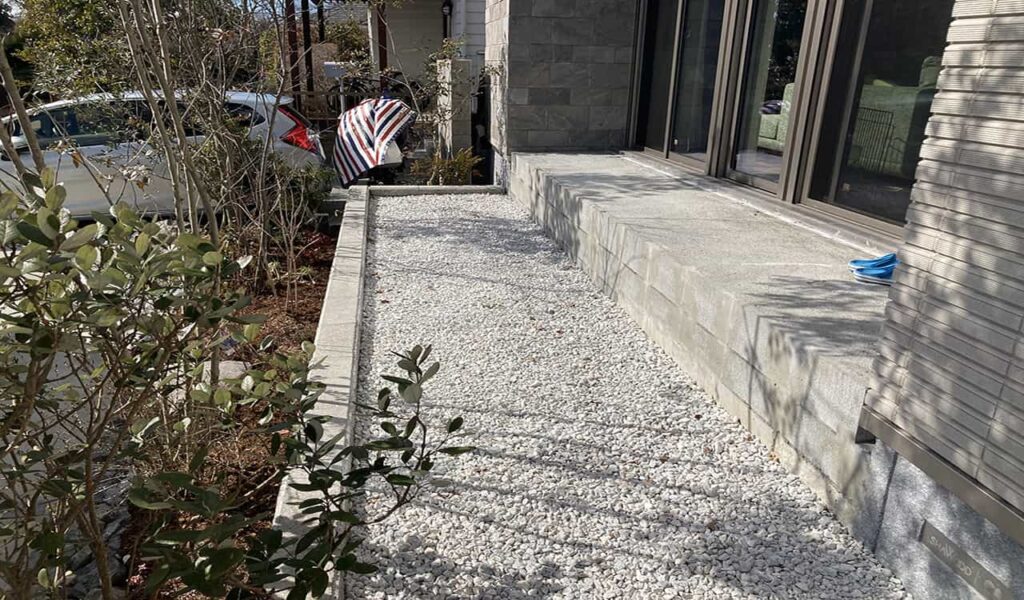 目隠しフェンス付きウッドタイルテラスの外構工事