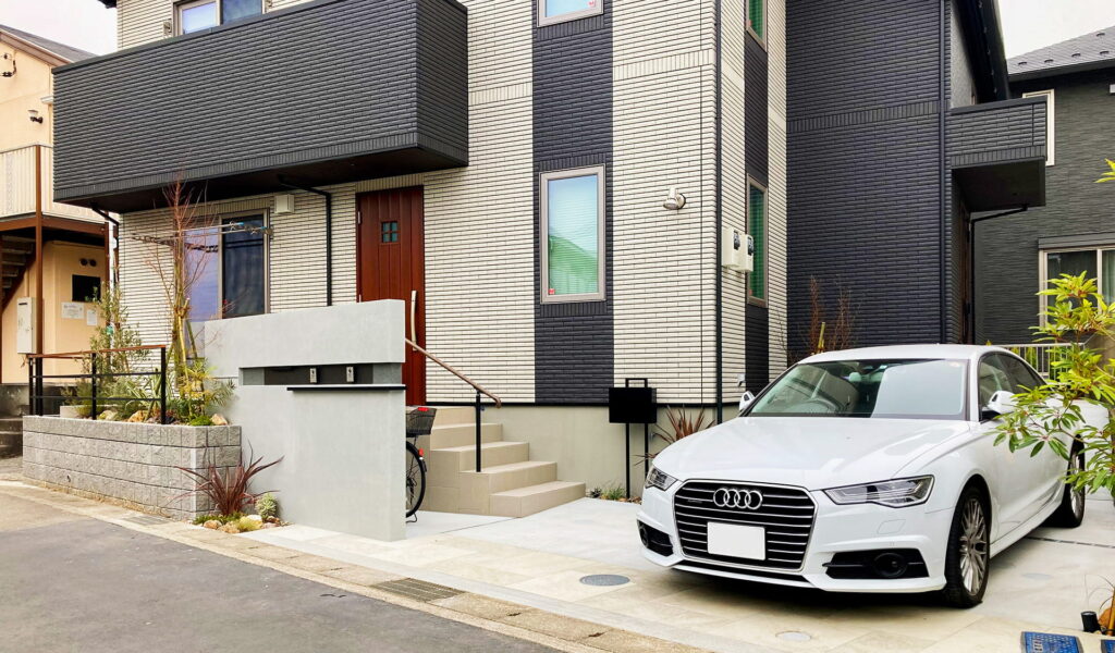 新築二世帯家族のモダン新築エクステリア