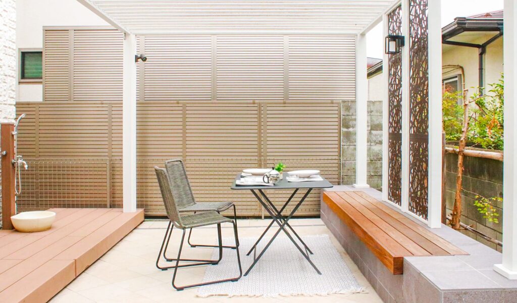 家族と愛犬が楽しむタイルテラスのお庭リフォーム