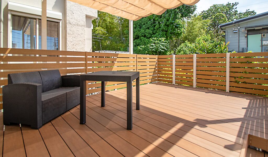 広々使えるナチュラルアウトドアリビング