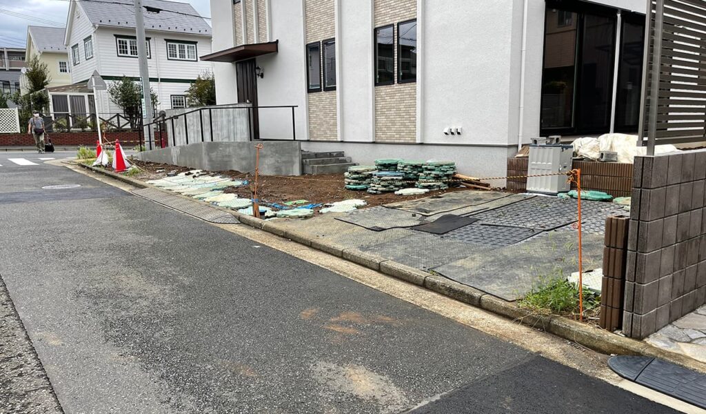 手間いらずで四季折々の風情を楽しむ庭のエクステリア