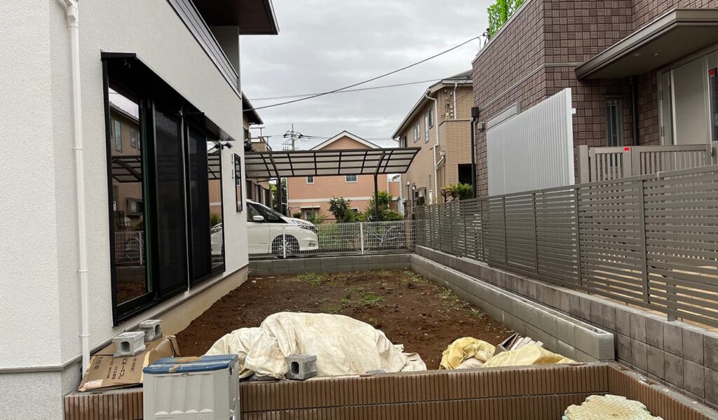 手間いらずで四季折々の風情を楽しむ庭のエクステリア