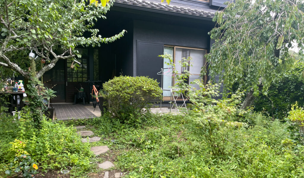 自然共生型ウッドデッキ付き外構リフォーム