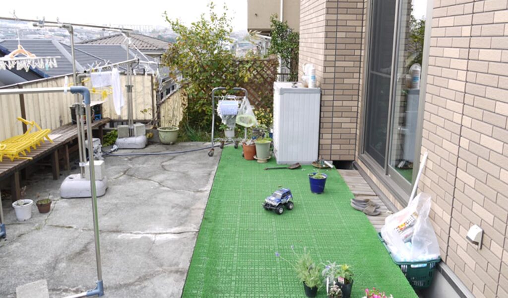 南欧風エクステリアで実現したバリアフリー＆メンテナンスフリーテラスリフォーム