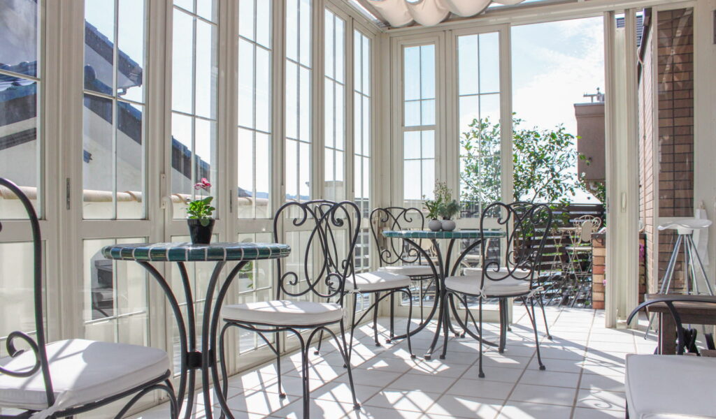 南欧風エクステリアで実現したバリアフリー＆メンテナンスフリーテラスリフォーム