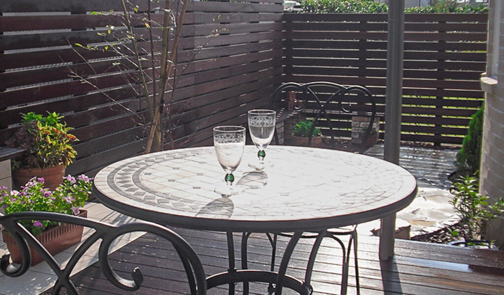 白とウッドのクローズエクステリア