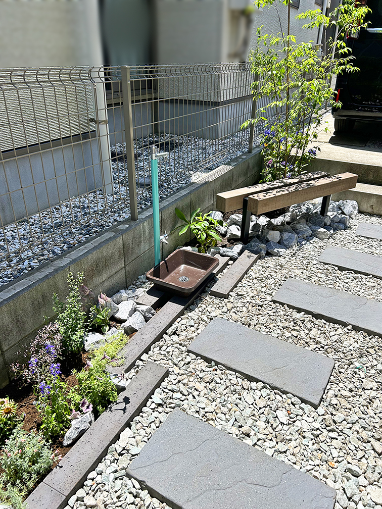 石板と植栽で彩るアプローチリフォーム / 神奈川県横浜市神奈川区 / 2025-06